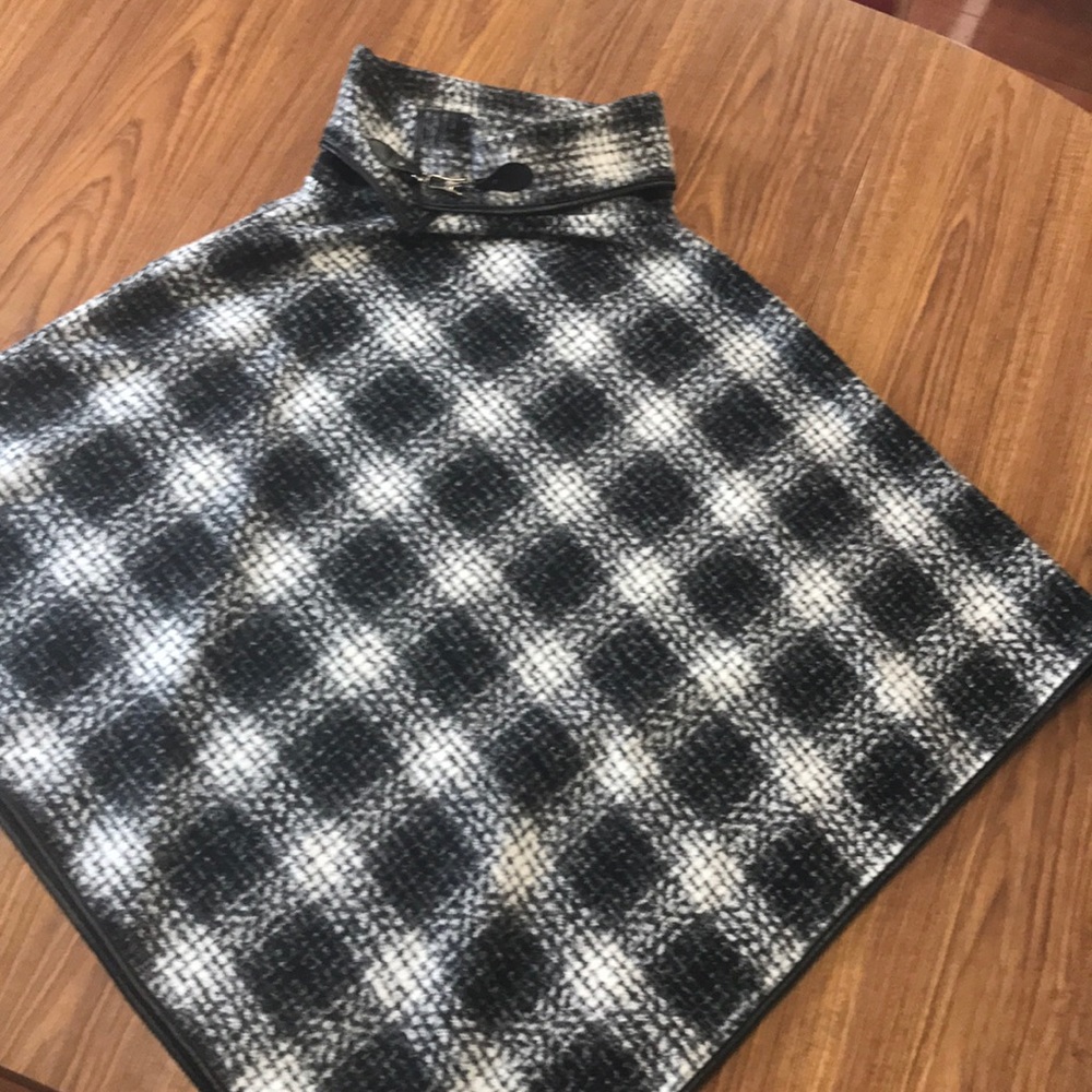 Women’s sweater cape